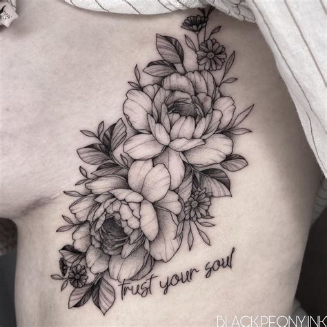 floral side boob tattoo|29 Stunning Feminine Flower Tattoos For Girls To Get Inking For。